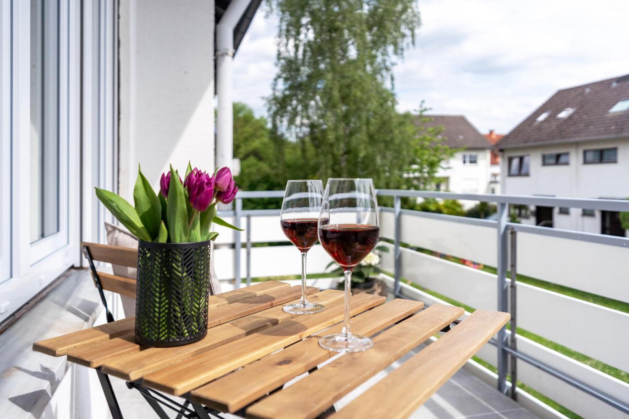 Raw-flat Meier - Modern - Stylisch - Balkon - Netflix Apartment Bielefeld