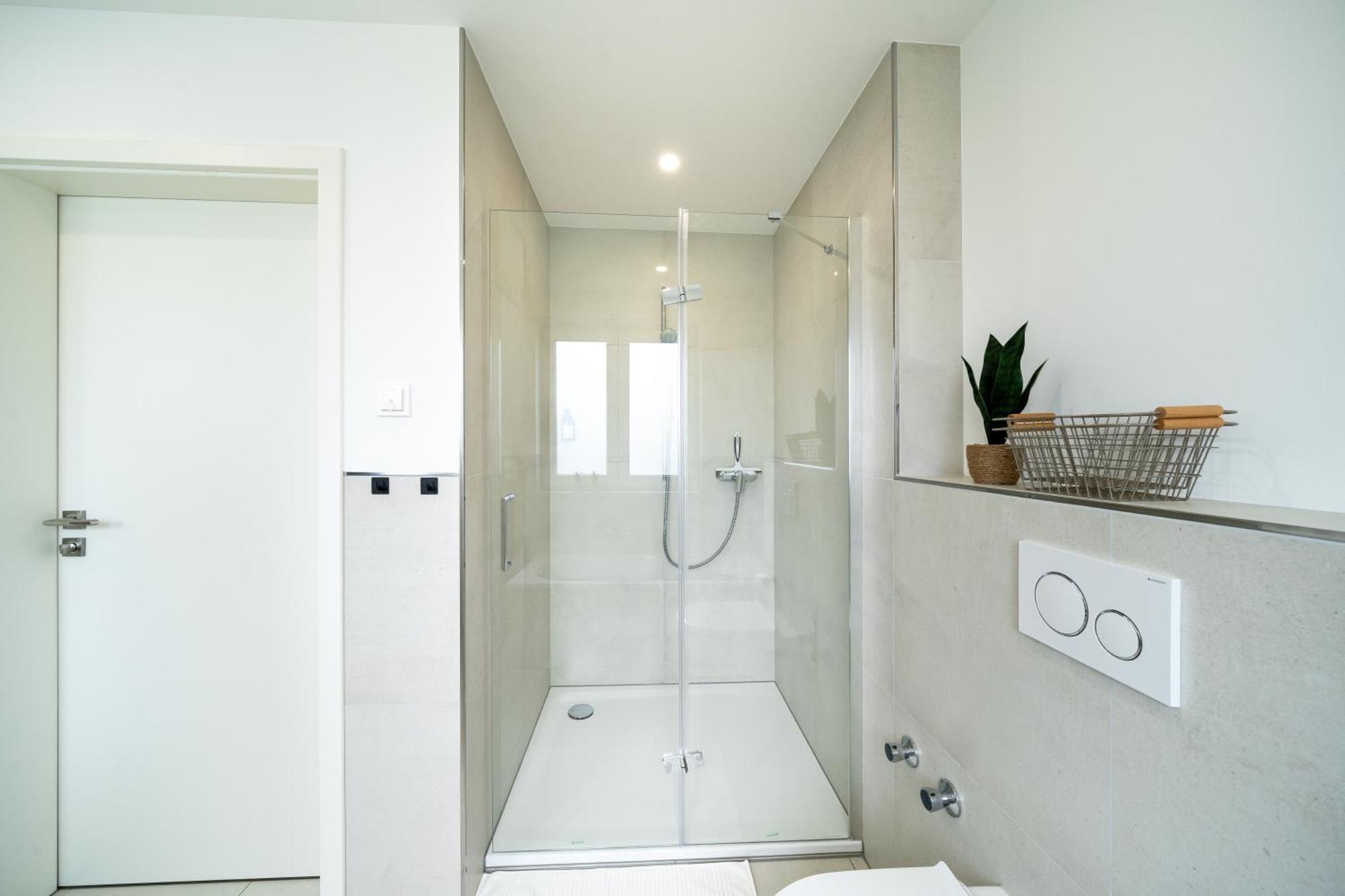 Raw-flat Meier - Modern - Stylisch - Balkon - Netflix Apartment