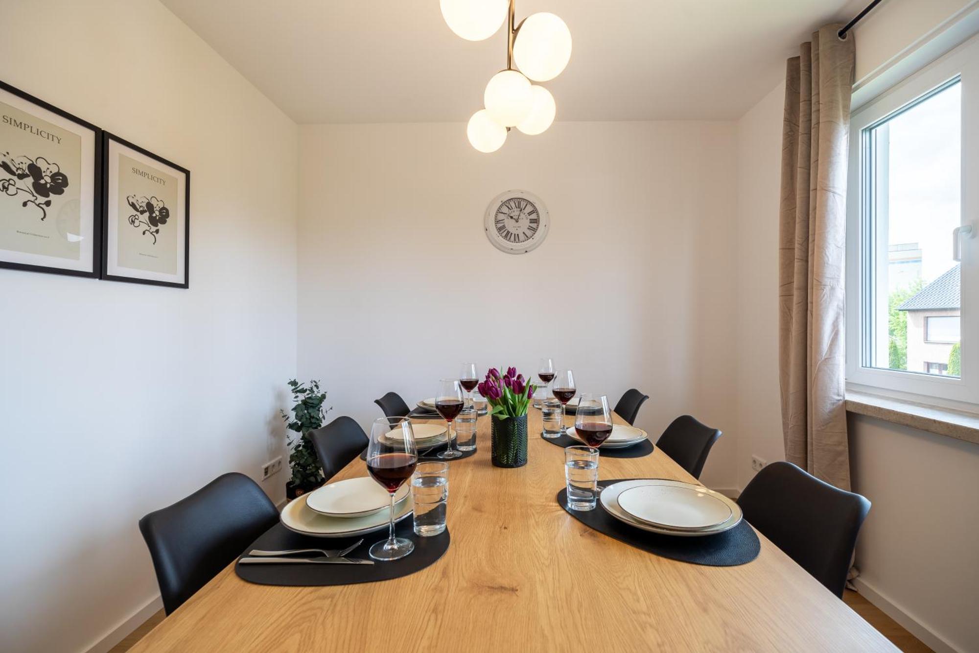 Raw-flat Meier - Modern - Stylisch - Balkon - Netflix Apartment Bielefeld